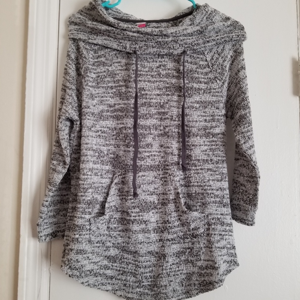 🌻B1G2📚 junior's grey cowlneck sweater